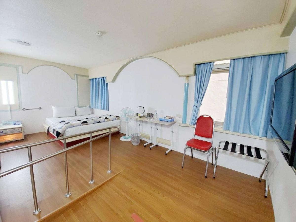 Hua Ku Hotel Tajnan Kültér fotó
