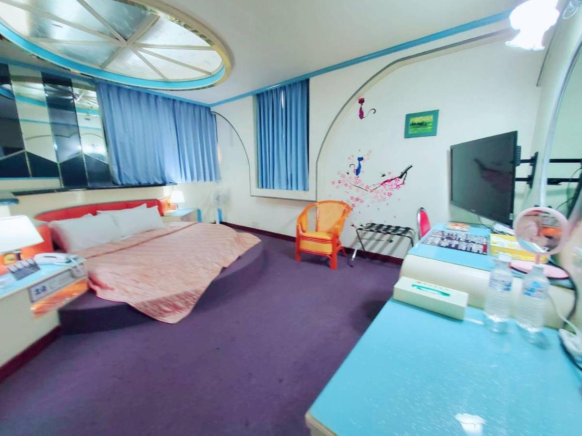 Hua Ku Hotel Tajnan Kültér fotó