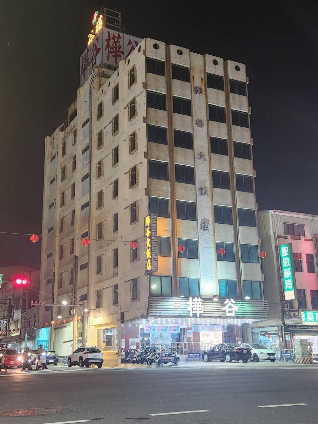 Hua Ku Hotel Tajnan Kültér fotó
