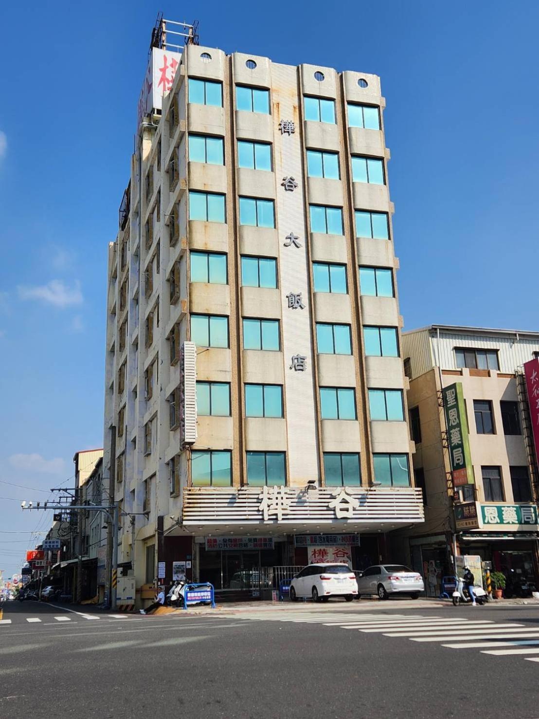 Hua Ku Hotel Tajnan Kültér fotó