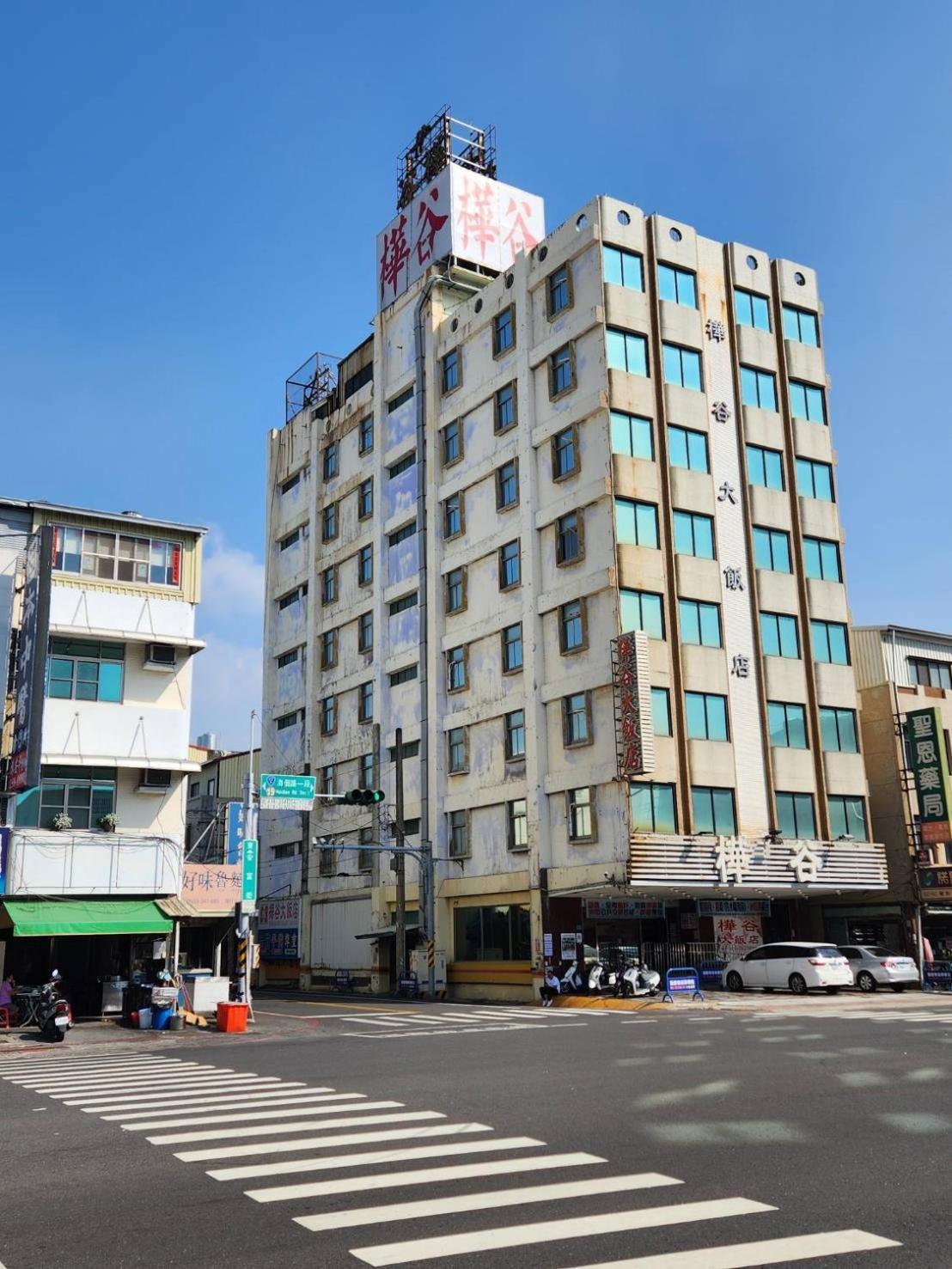 Hua Ku Hotel Tajnan Kültér fotó