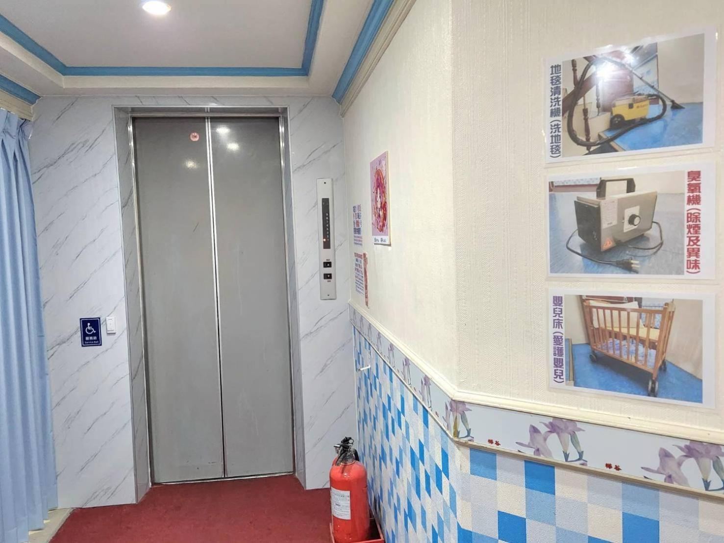 Hua Ku Hotel Tajnan Kültér fotó