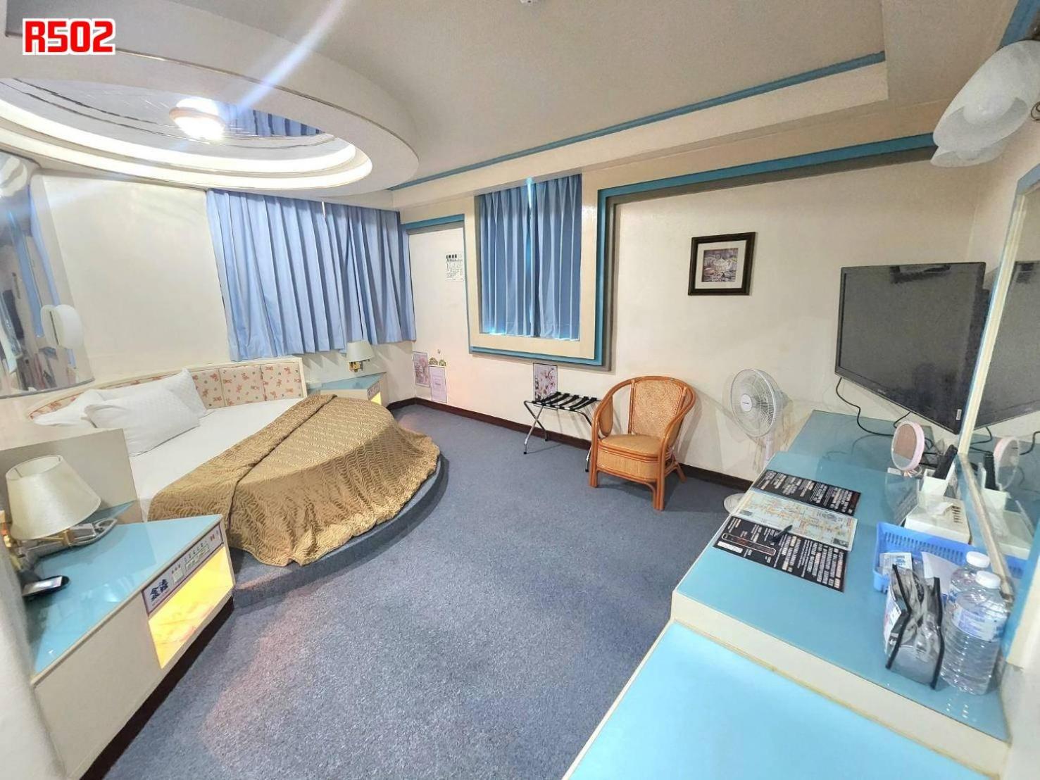 Hua Ku Hotel Tajnan Kültér fotó