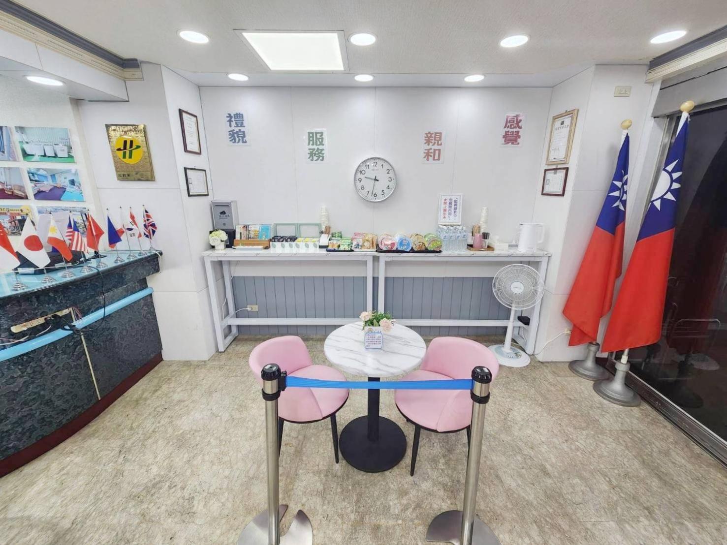 Hua Ku Hotel Tajnan Kültér fotó