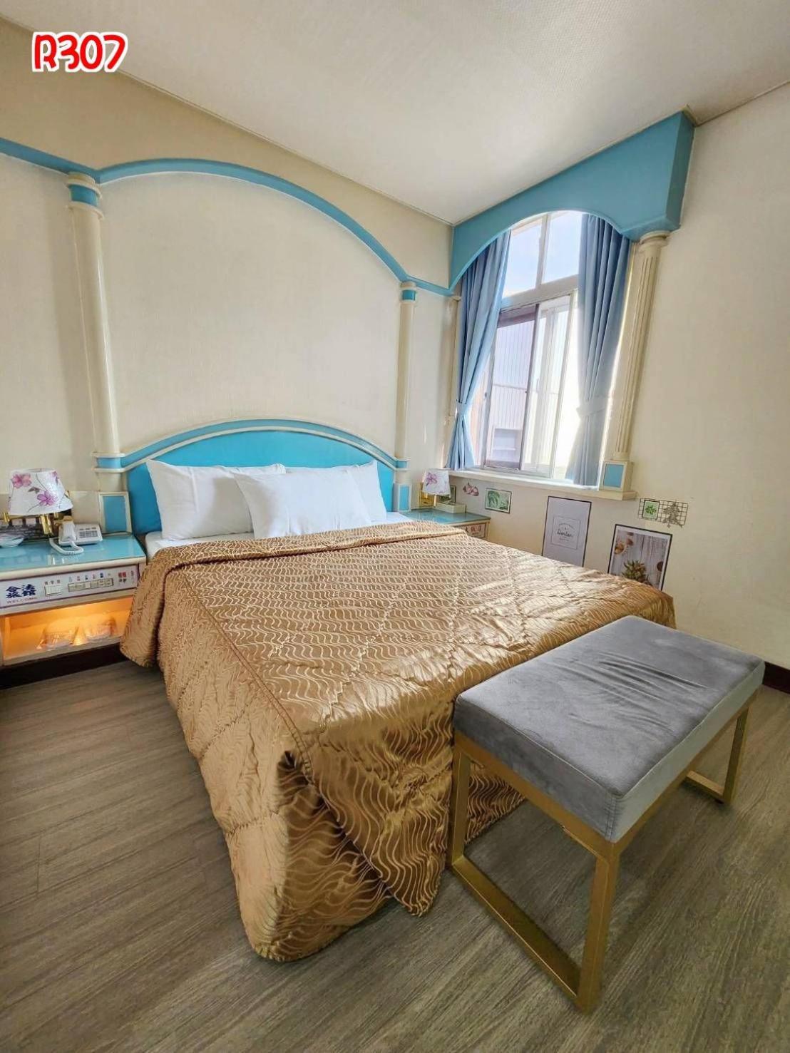 Hua Ku Hotel Tajnan Kültér fotó