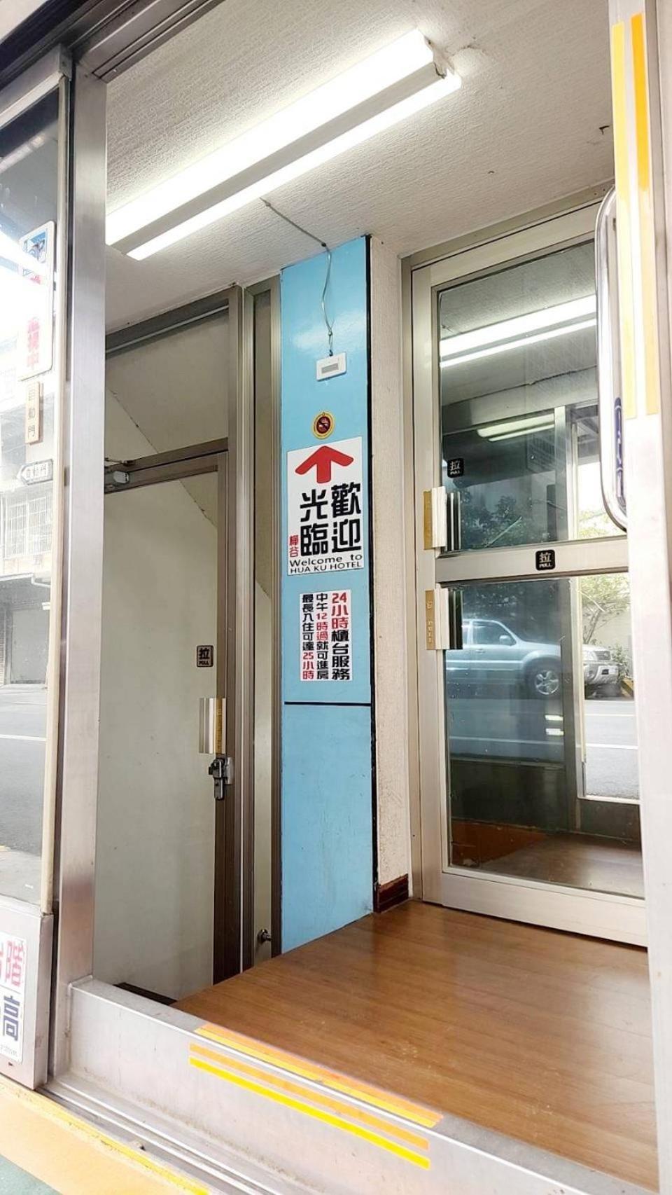 Hua Ku Hotel Tajnan Kültér fotó